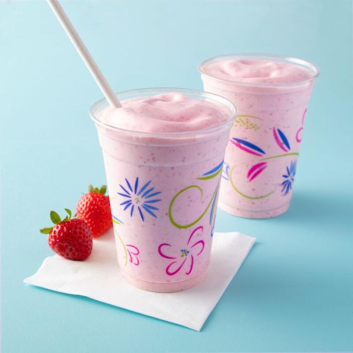 Hefty Party Perfect Flower Printed Cup filled with a strawberry smoothie